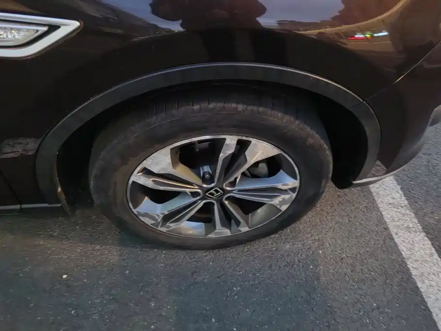 Фото 6 - Luxgen U6 SUV
