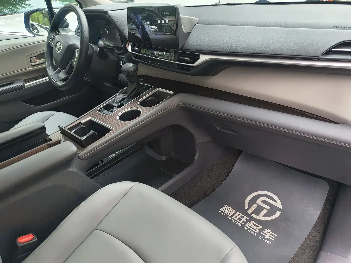 Toyota Granvia 2024 2.5L Hybrid Comfort фото 17