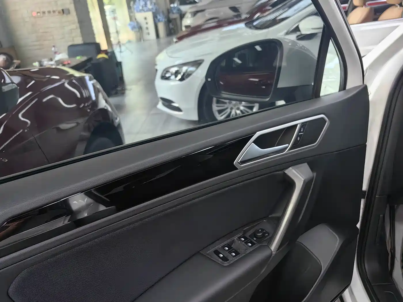 Volkswagen Tiguan L 2023 330TSI Auto 2WD Comfort Edition фото 17