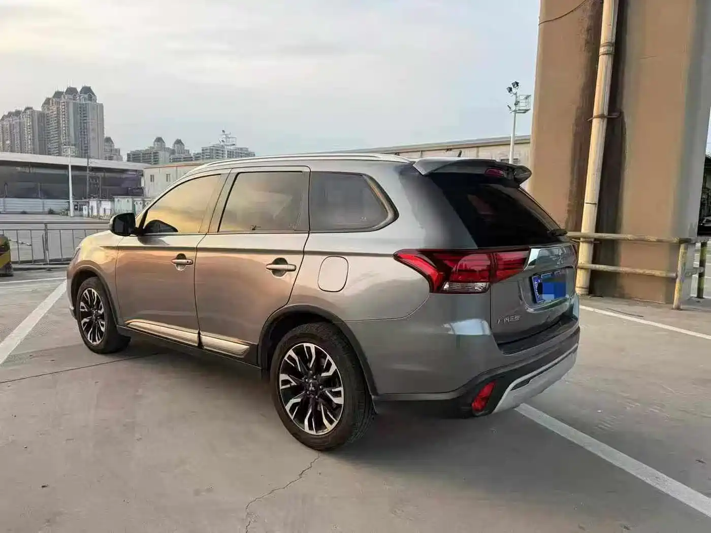 Фото 3 - Mitsubishi Outlander