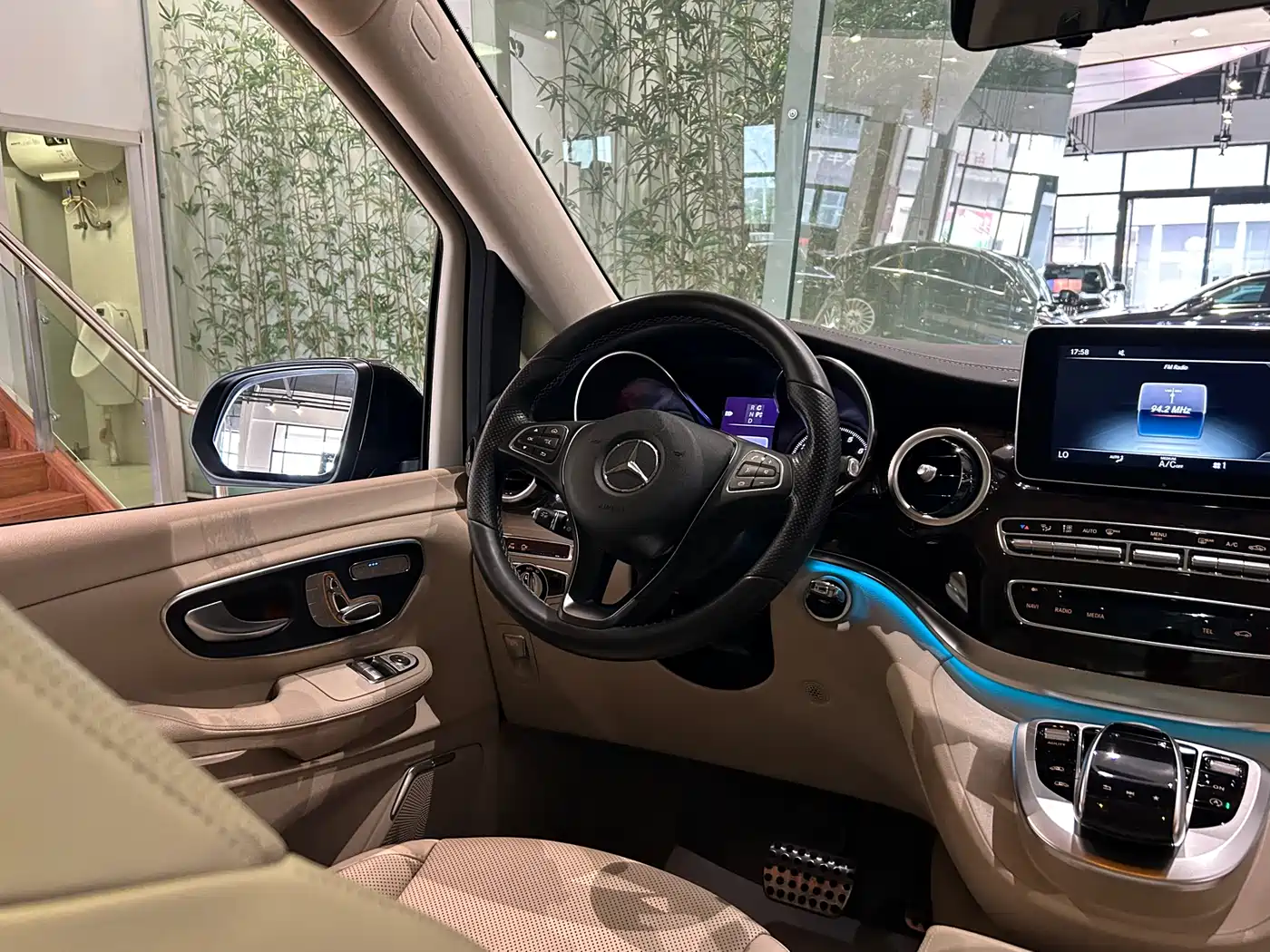Mercedes-Benz V-Class 2017 2016 V 260 L Premium Long
