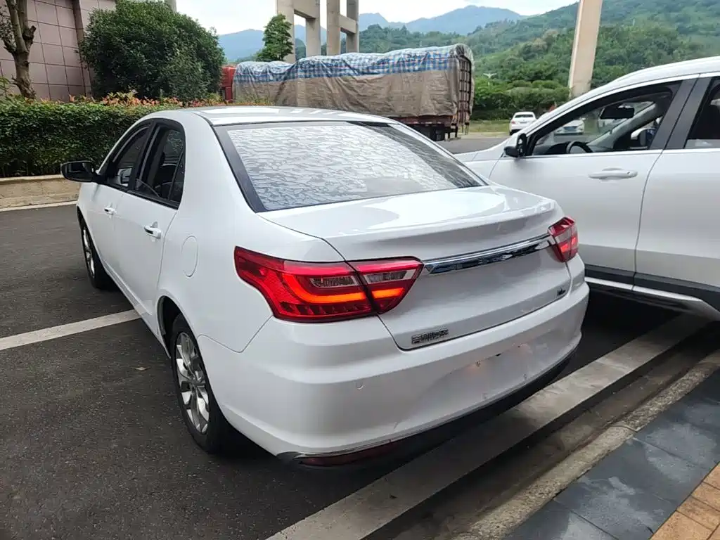 Фото 5 - Geely Vision