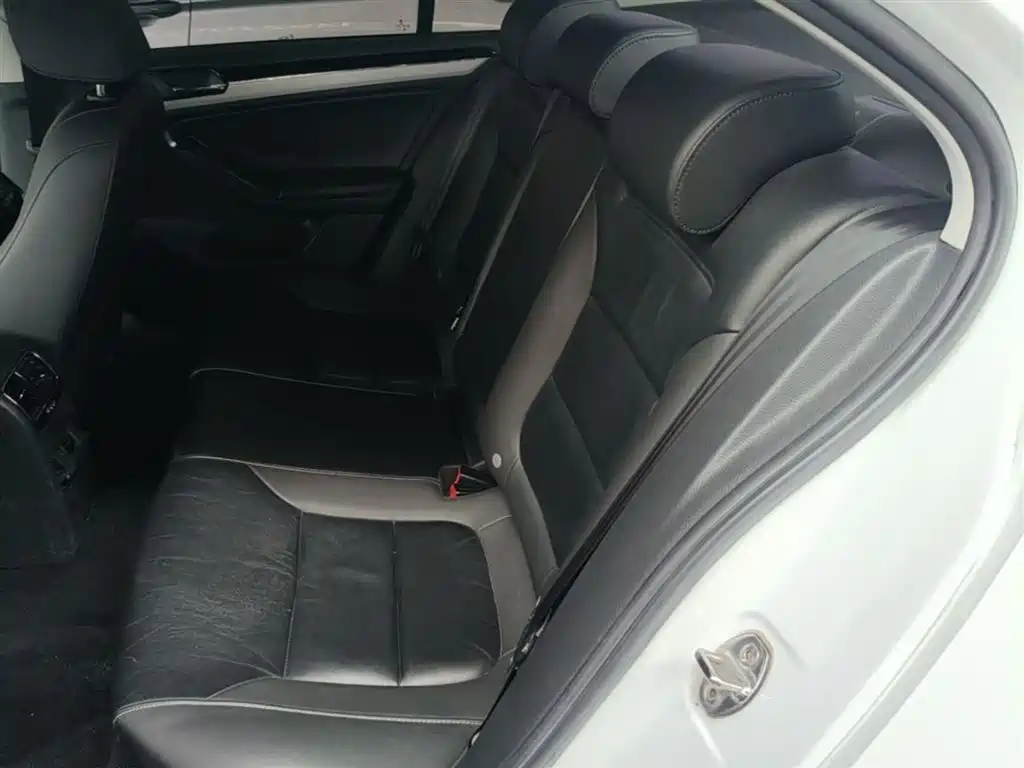 Volkswagen Sagitar 2018 1.6L Automatic Comfort фото 17