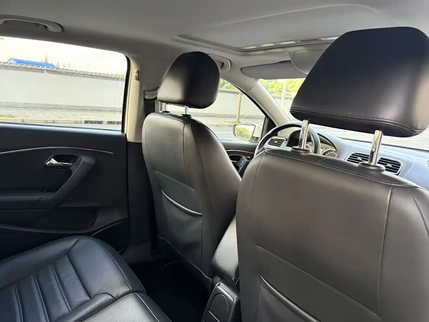 Volkswagen Polo 2016 1.6L Automatic Comfort фото 5