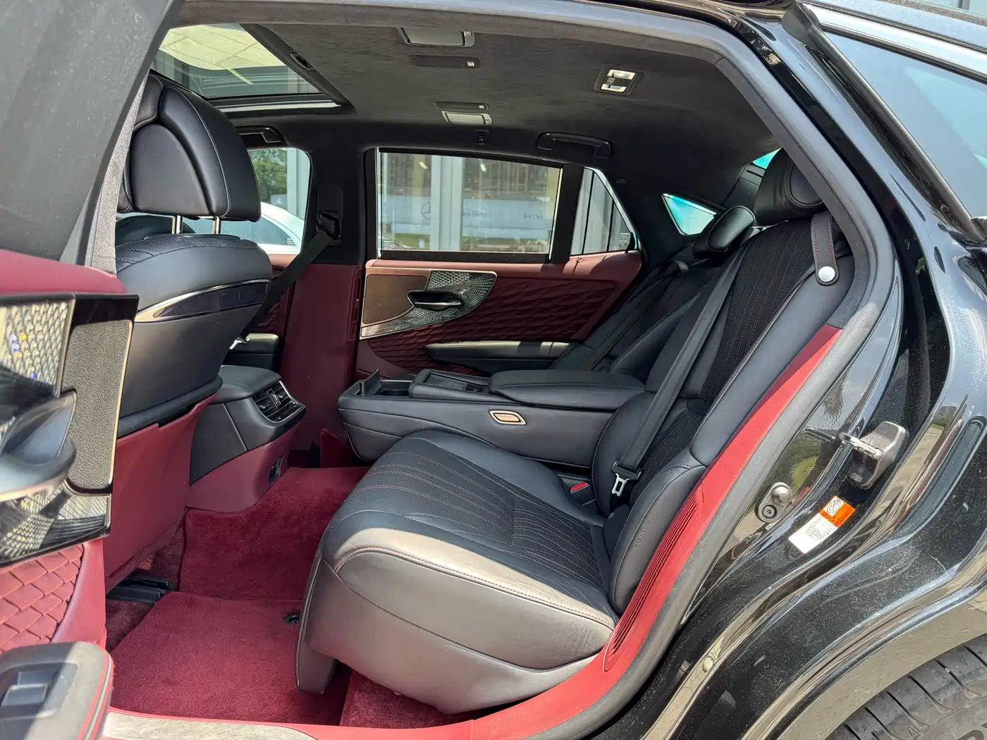 Lexus LS 2018 500h Executive Edition China V фото 9