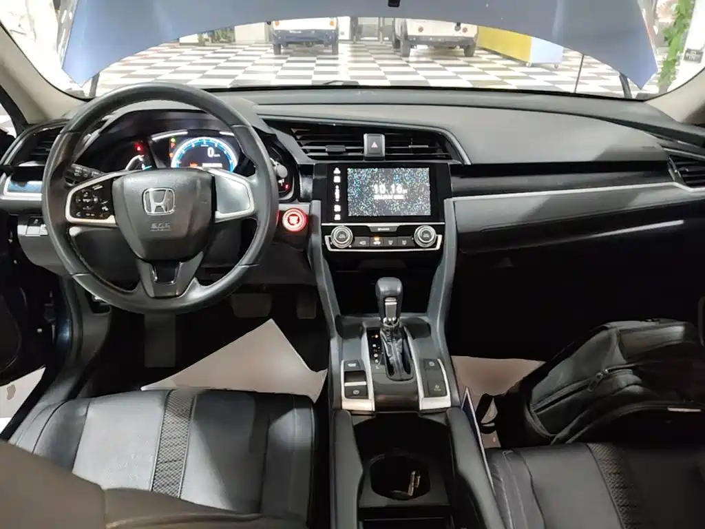 Фото 10 - Honda Civic