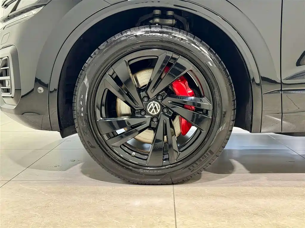 Volkswagen Touareg 2023 3.0TSI R-Line Black Sports Package фото 10