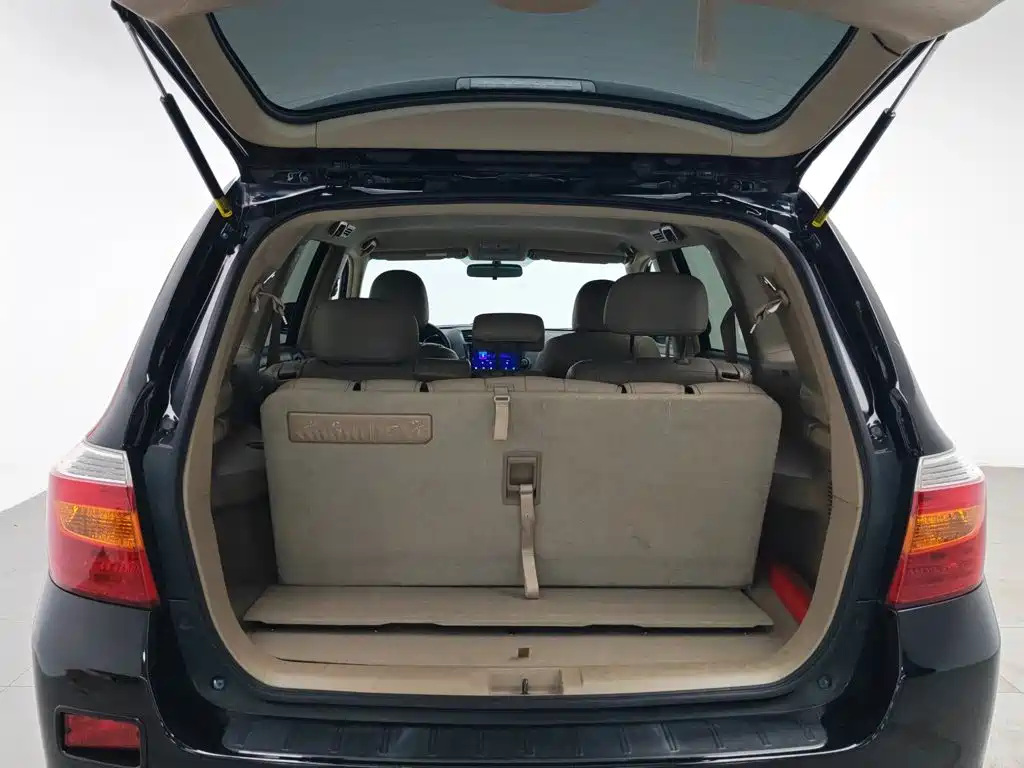 Photo 16 - Toyota Highlander