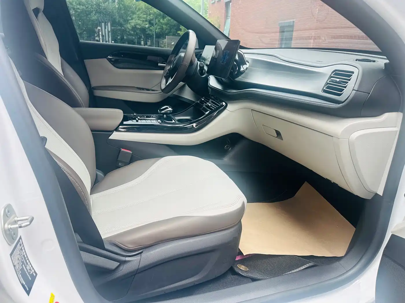 BYD Qin PLUS 2024 Glory Edition DM-i 55KM Leading фото 15