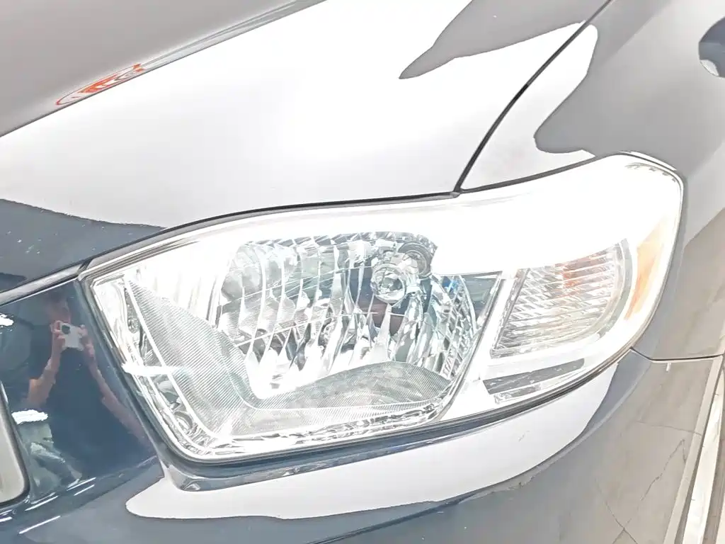 Photo 7 - Toyota Highlander