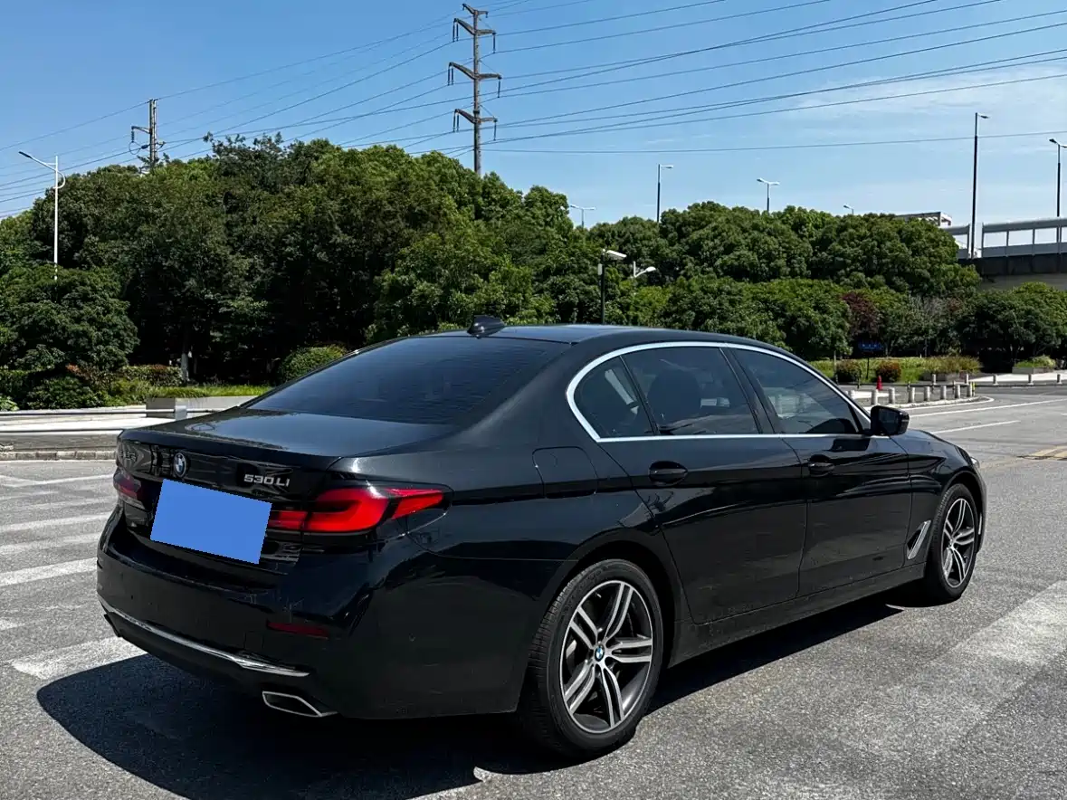 BMW 5-SERIES