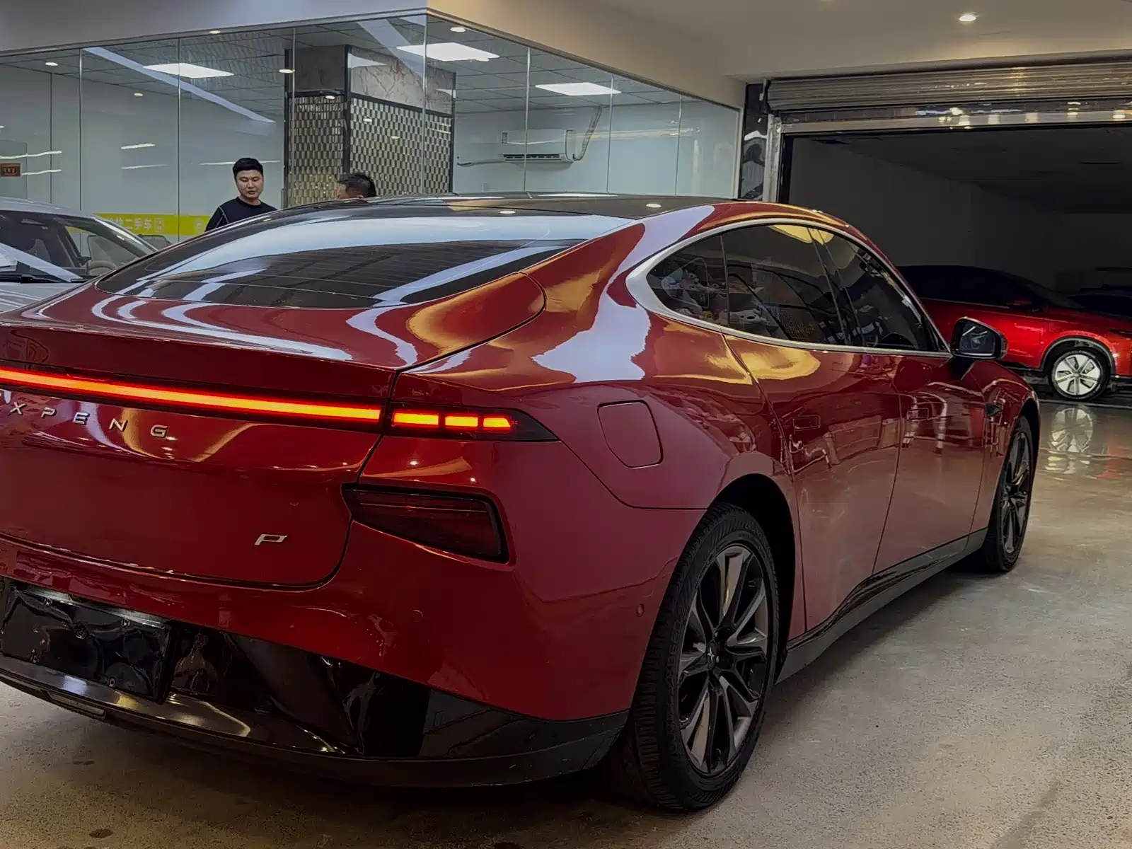 Фото 4 - XPeng P7