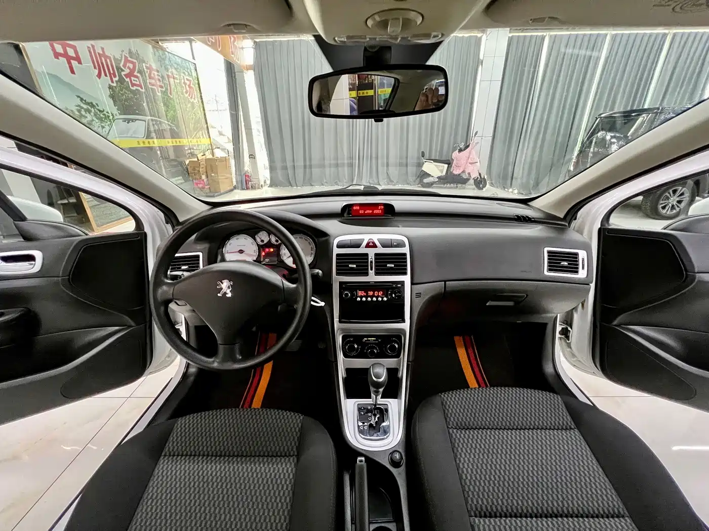 Peugeot 307 2014 2013 Hatchback 1.6L Automatic Comfort