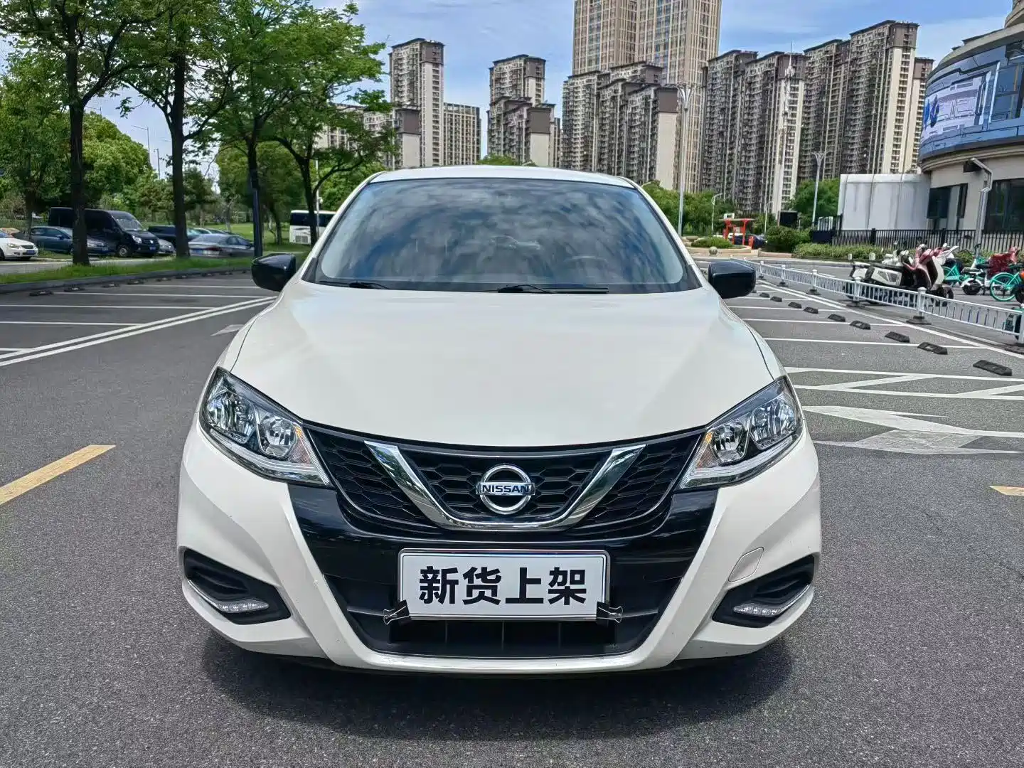 Фото 2 - Nissan Tiida