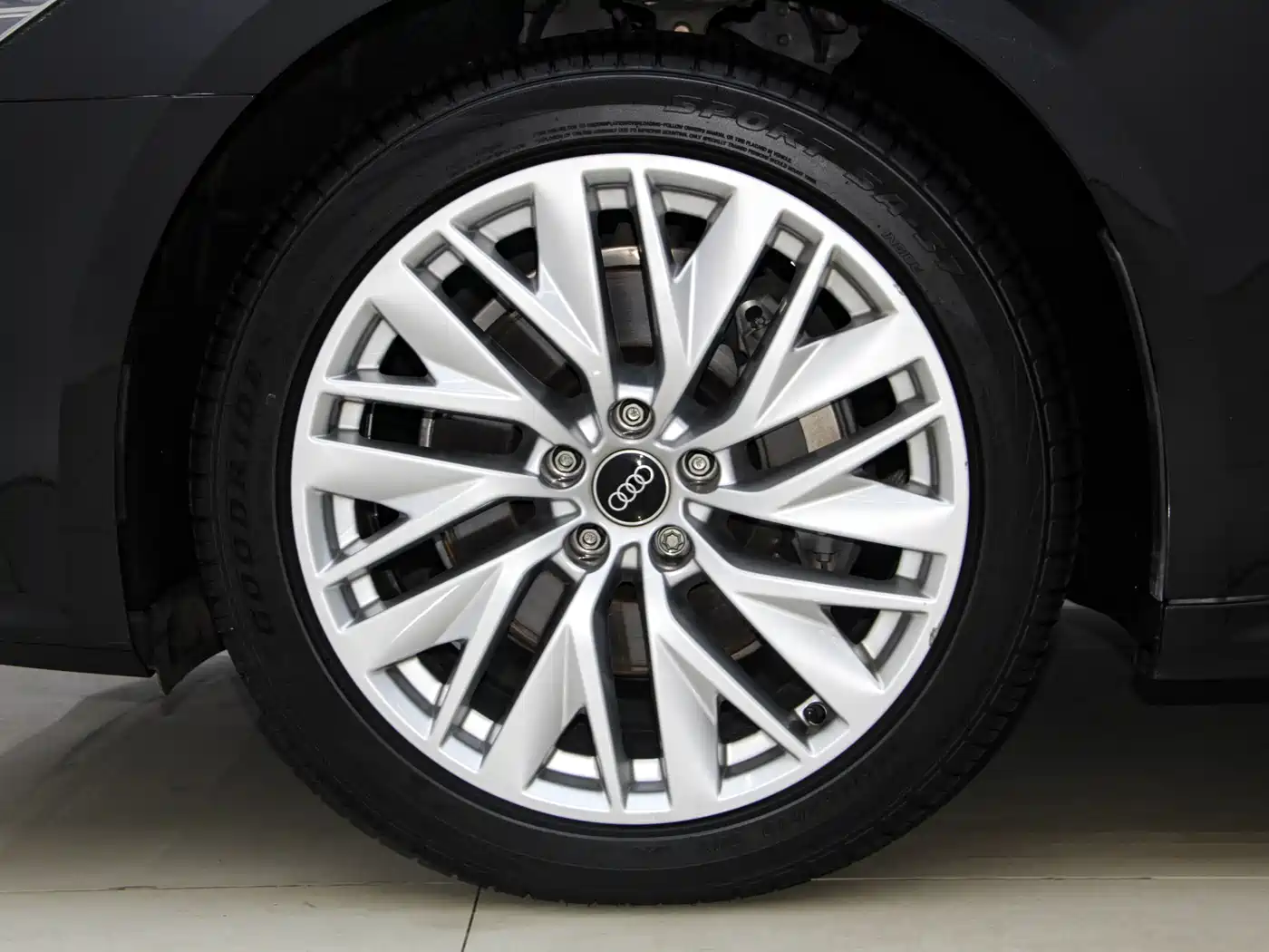 Audi A7L 2024 45TFSI S-line Dream Edition Crystal Package фото 19