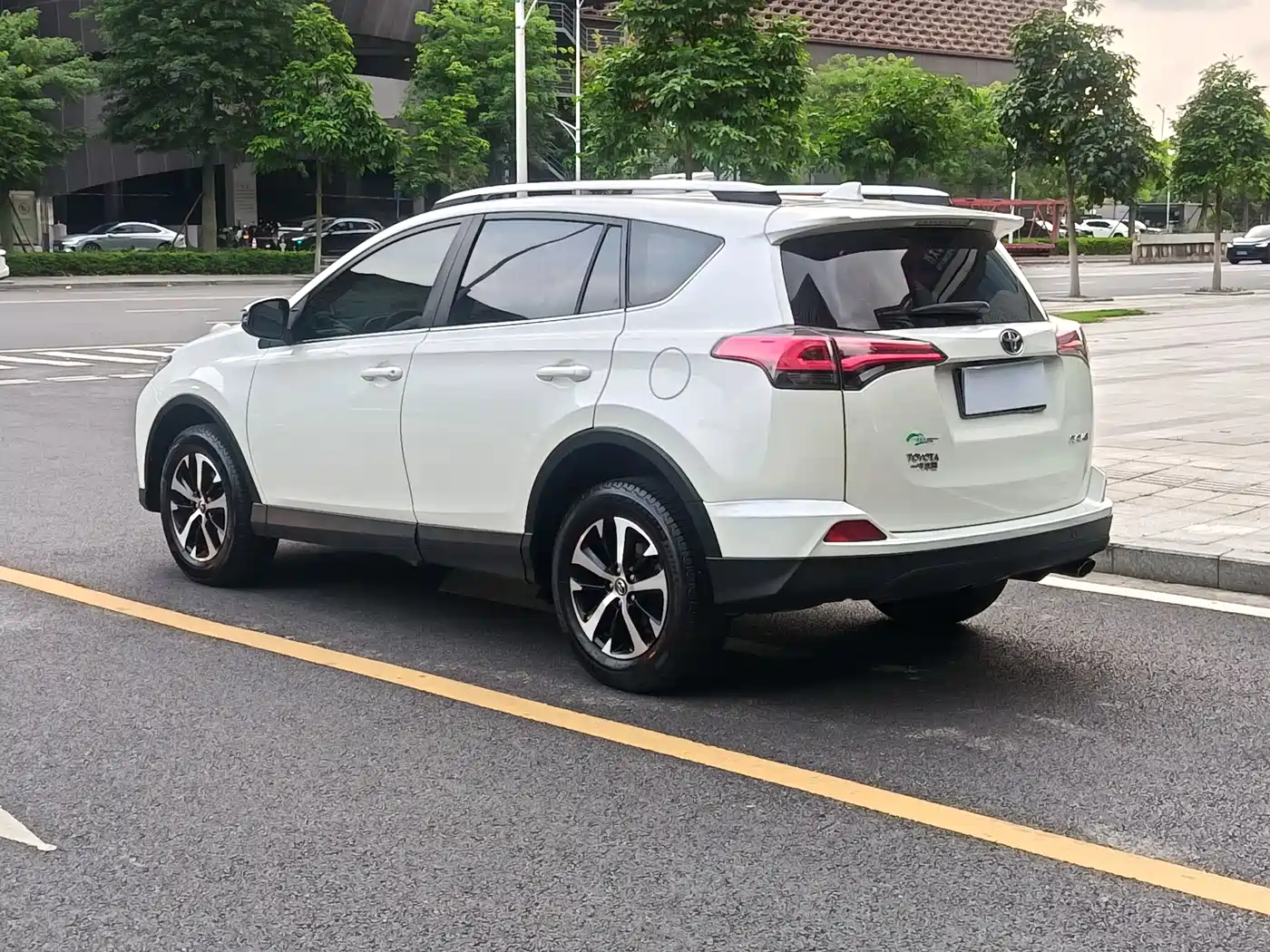 Toyota RAV4 Rongfang 2016 2.0L CVT 2WD Urban (China V) фото 6