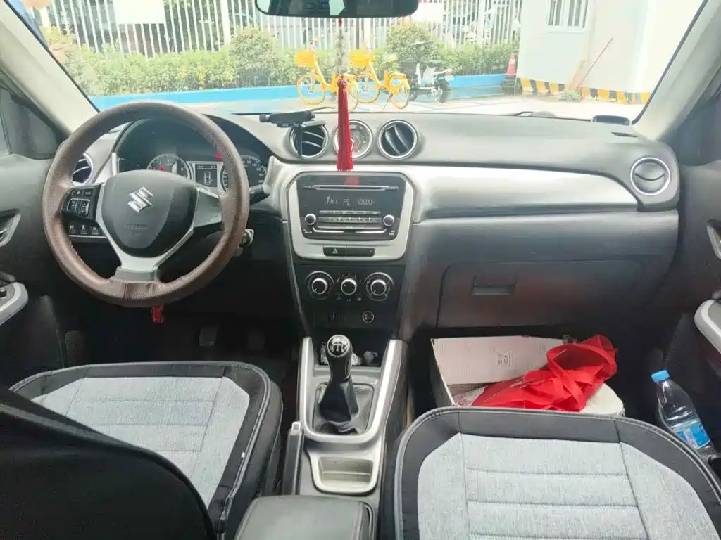 Фото 12 - Suzuki Vitara