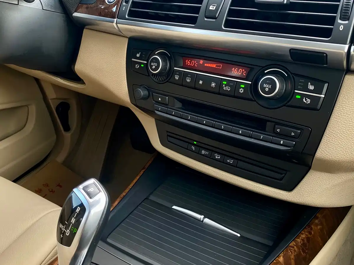 BMW X5 (Import) 2011 xDrive35i Luxury Edition фото 16