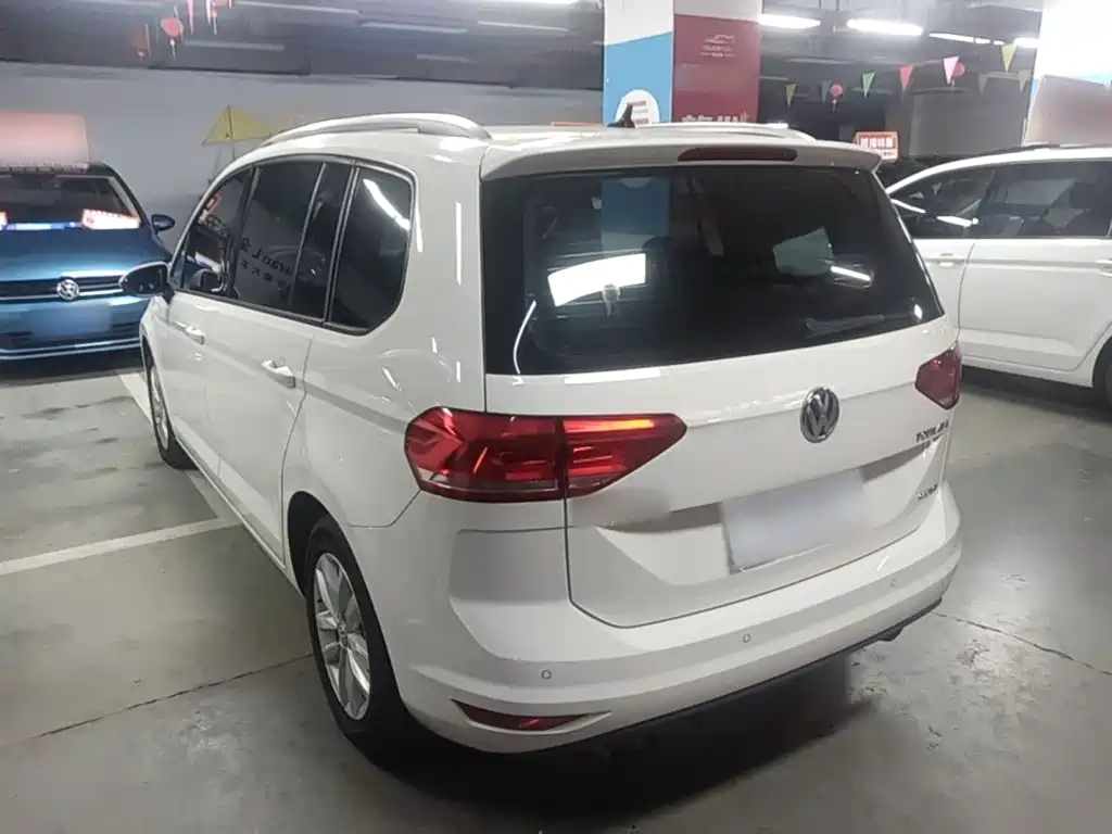 Фото 5 - Volkswagen Touran
