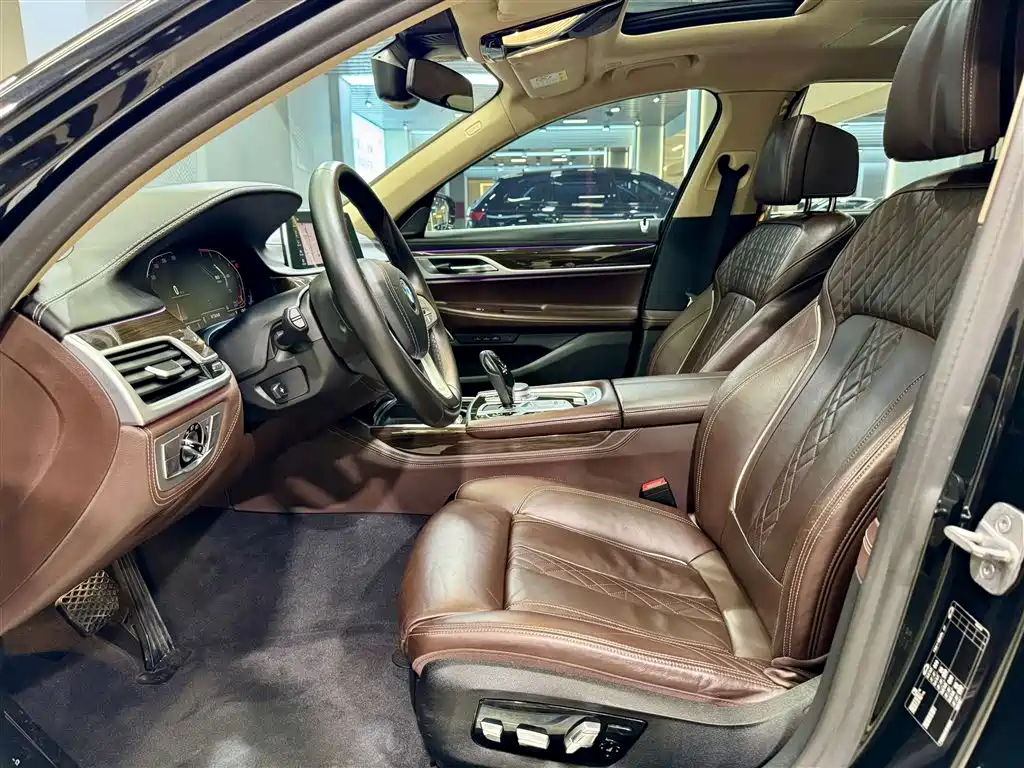 BMW 7 Series 2019 730Li Luxury Package фото 18