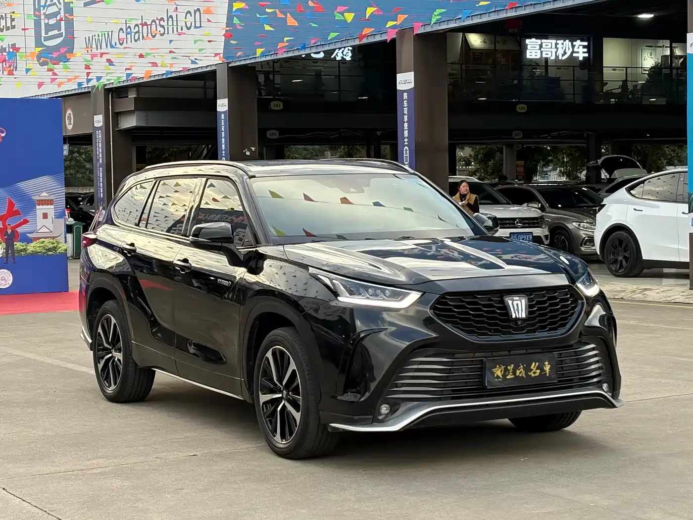 Toyota Crown Kluger 2023 2.5L HEV AWD Premium Edition фото 3