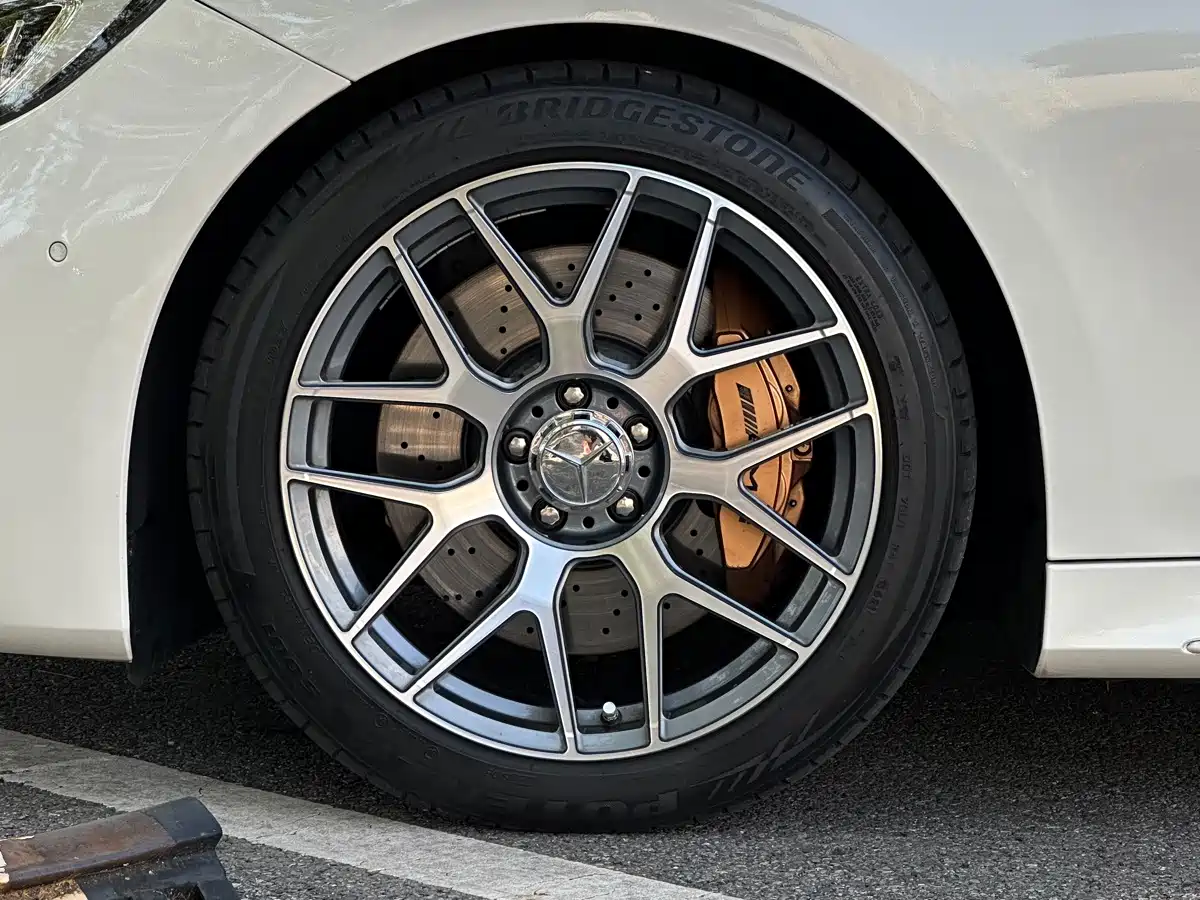 Фото 8 - Mercedes-Benz S-Class