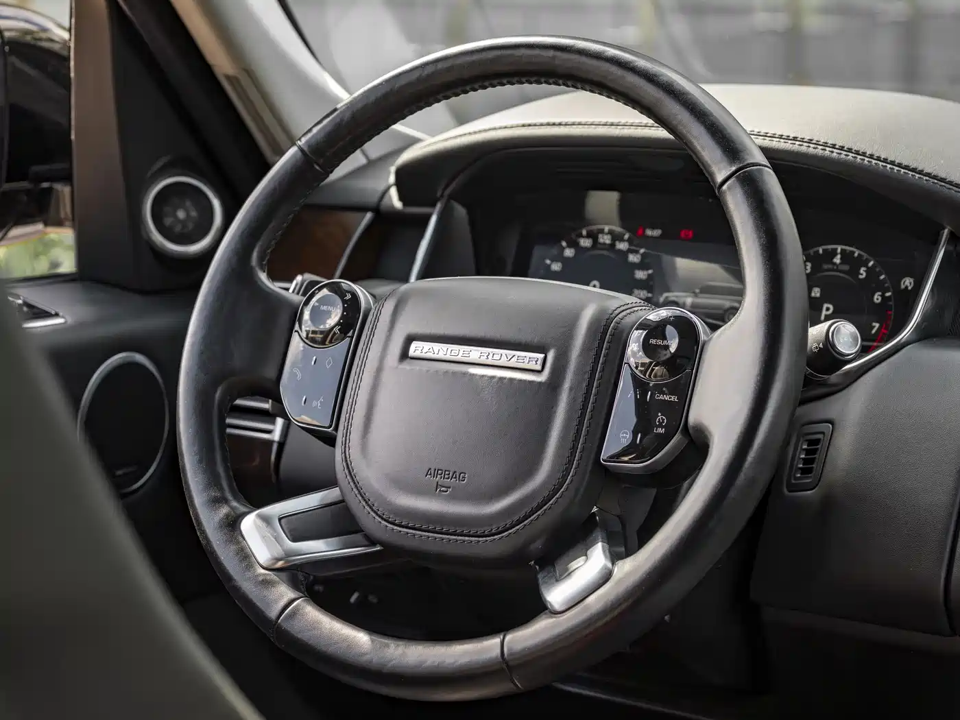Land Rover Range Rover 2021 3.0 L6 Heritage Extended Classic Edition фото 10