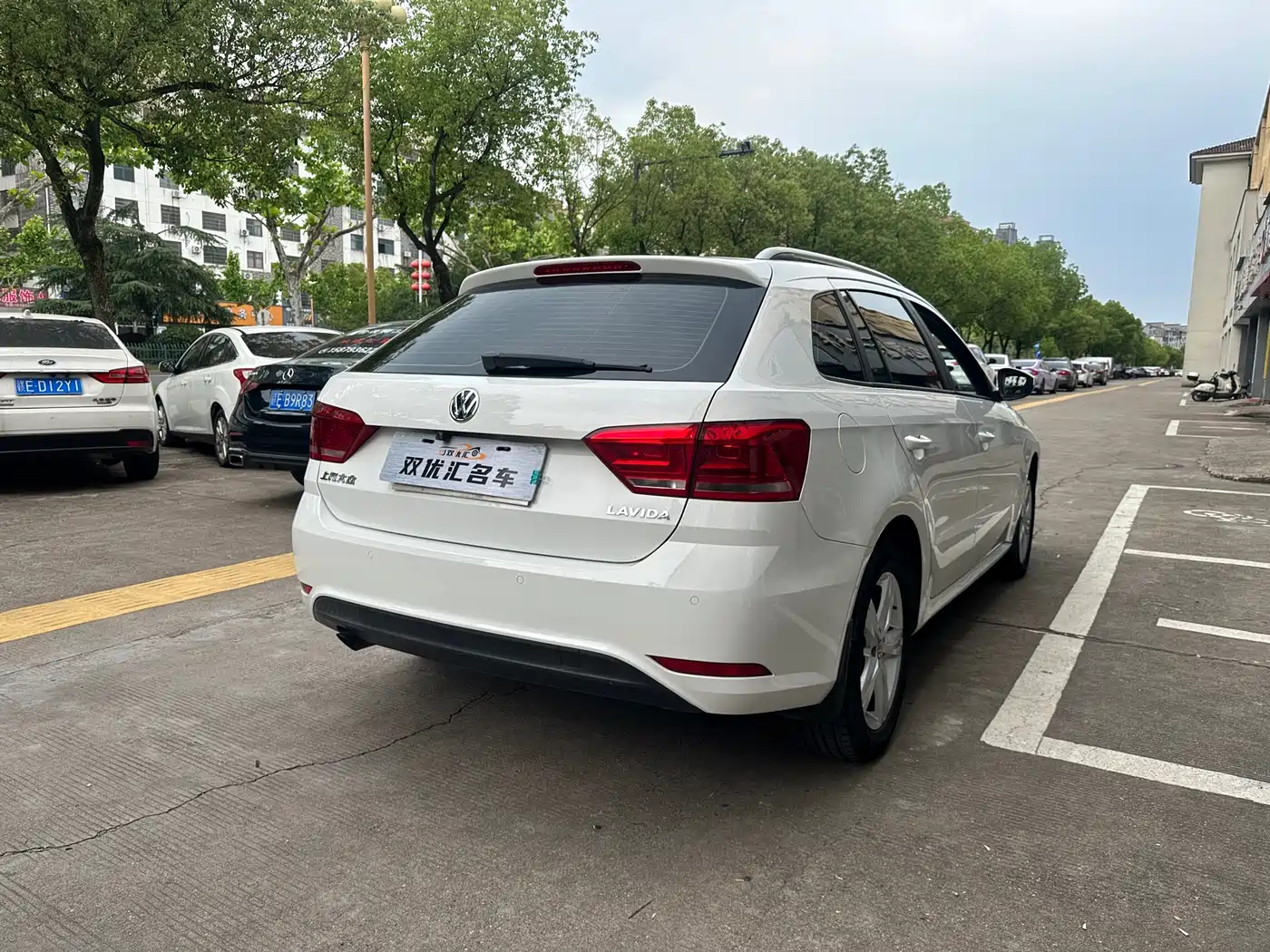 Volkswagen Lavida Tour 2017 1.6L Automatic Trend Edition фото 7