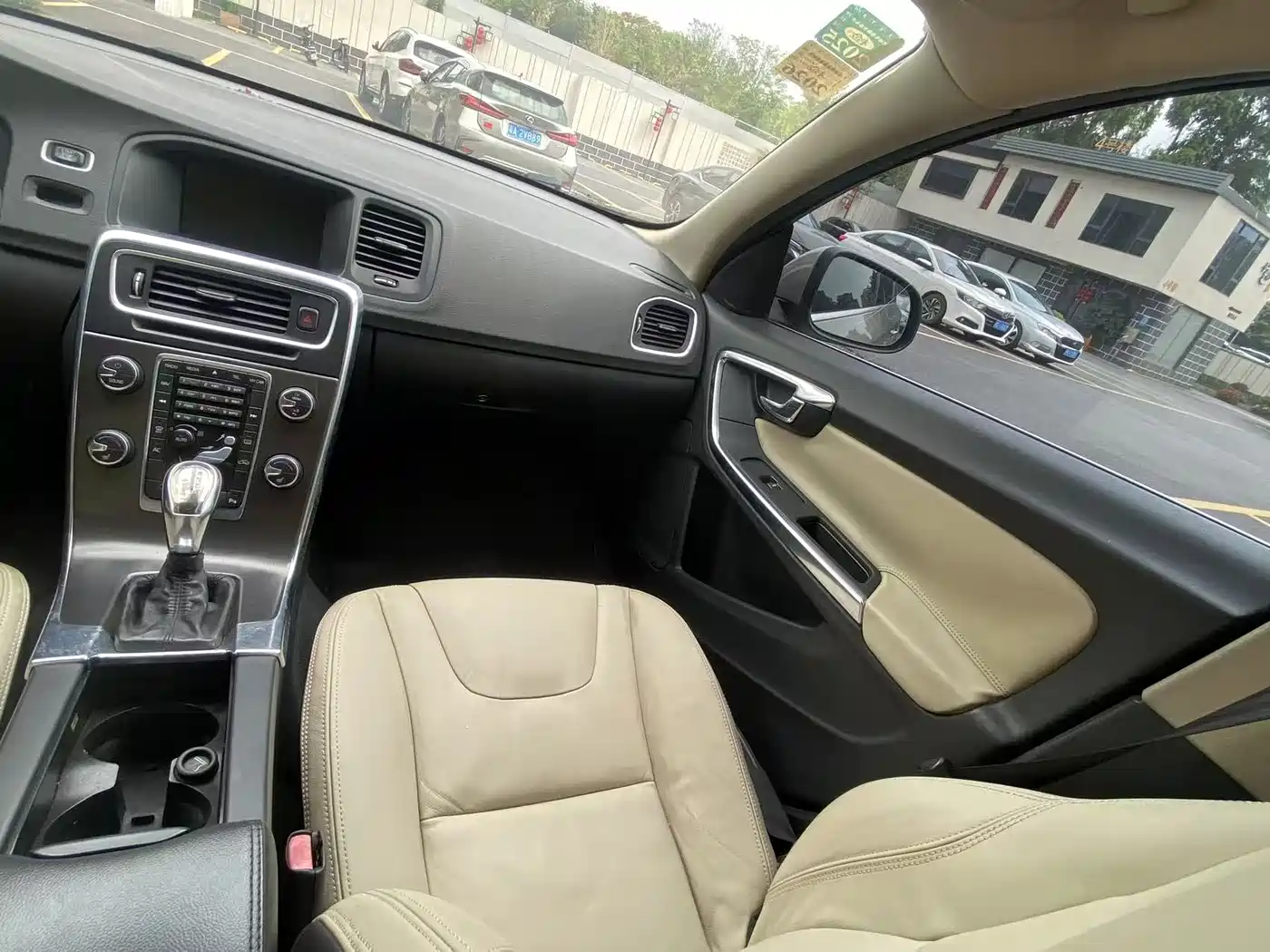 Фото 20 - Volvo V60