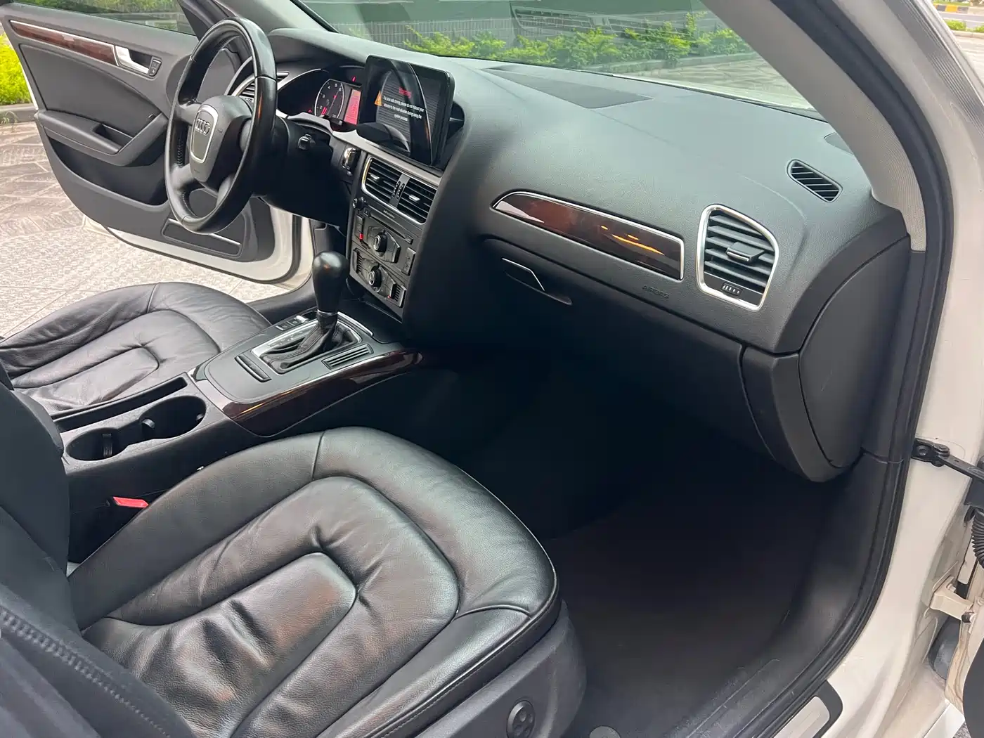 Audi A4L 2010 2.0 TFSI Comfort фото 12