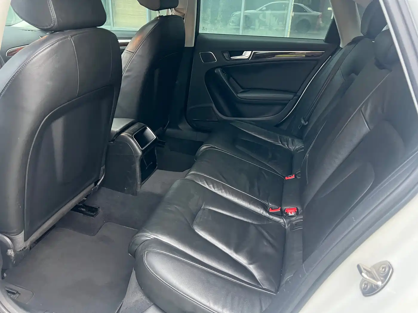 Audi A4L 2010 2.0 TFSI Comfort фото 14