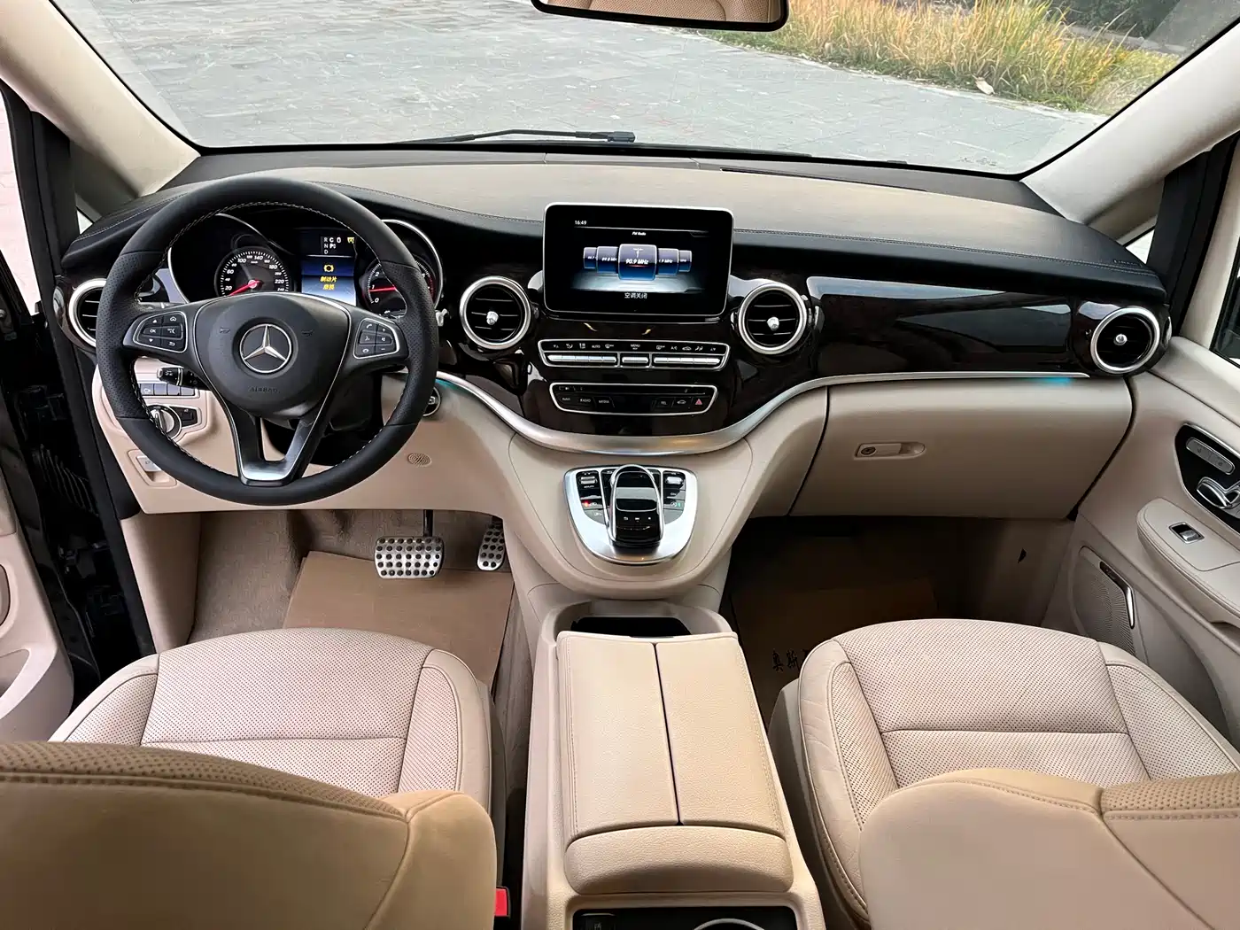 Mercedes-Benz V-Class 2016 V 260 L Premium Long фото 9