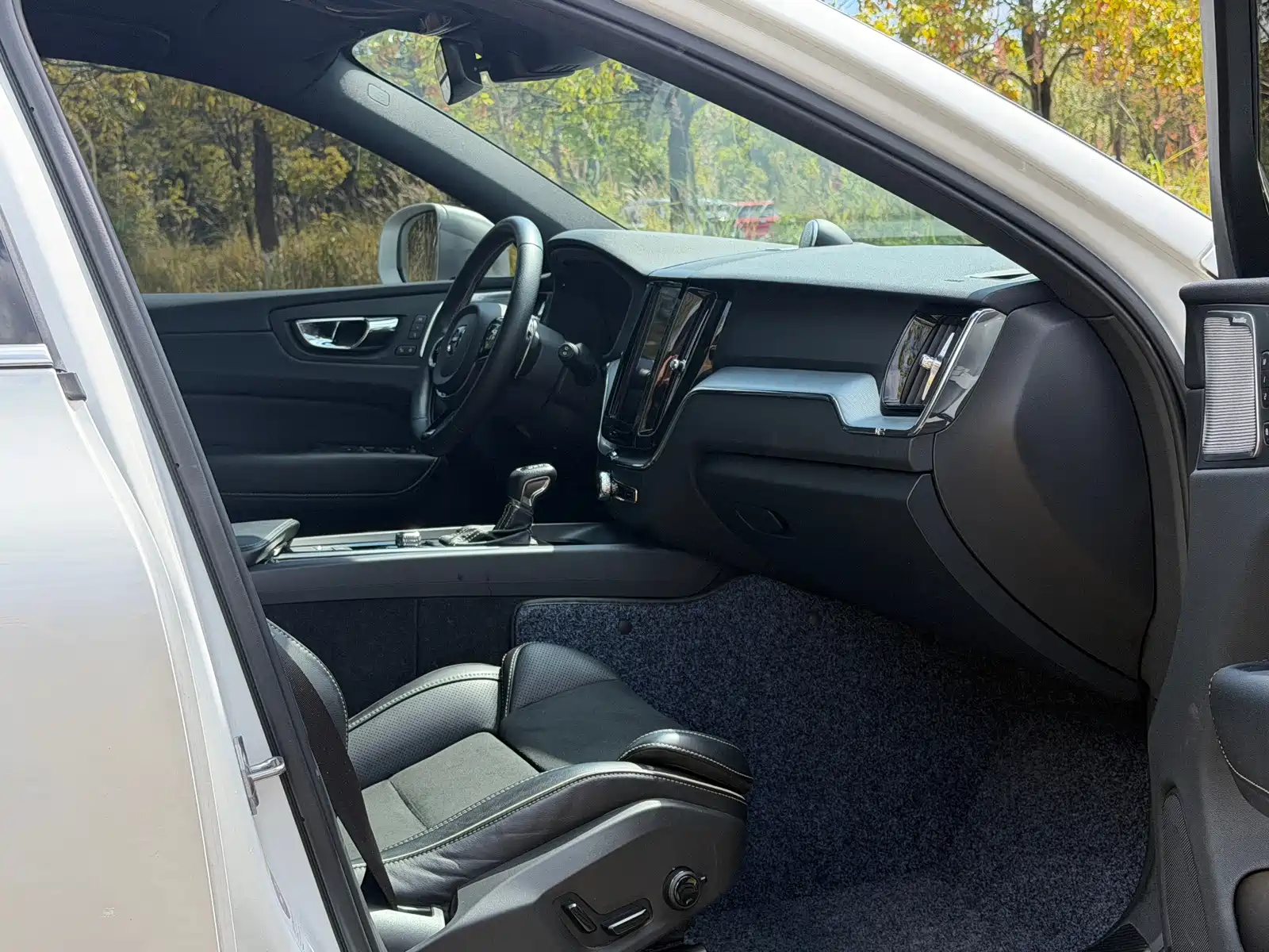 Фото 8 - Volvo XC60