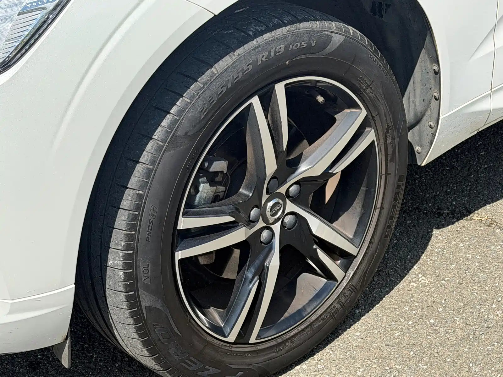 Фото 14 - Volvo XC60