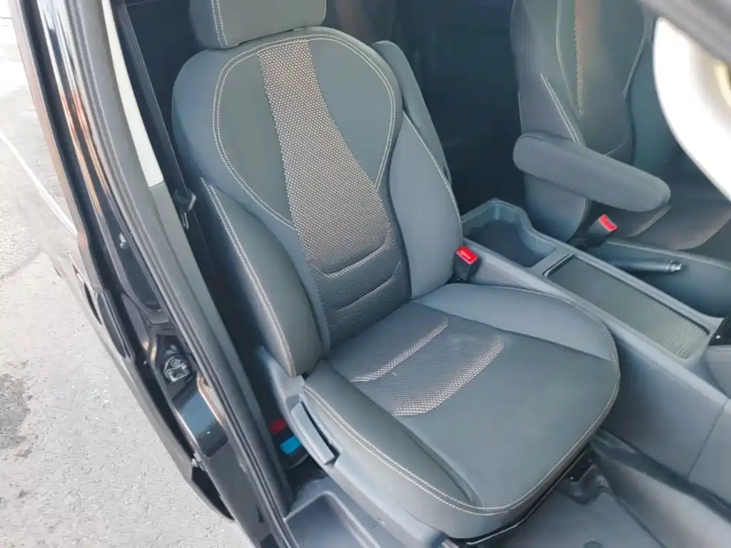 JAC Refine M3 2022 2022 1.5T 7-Seater Standard
