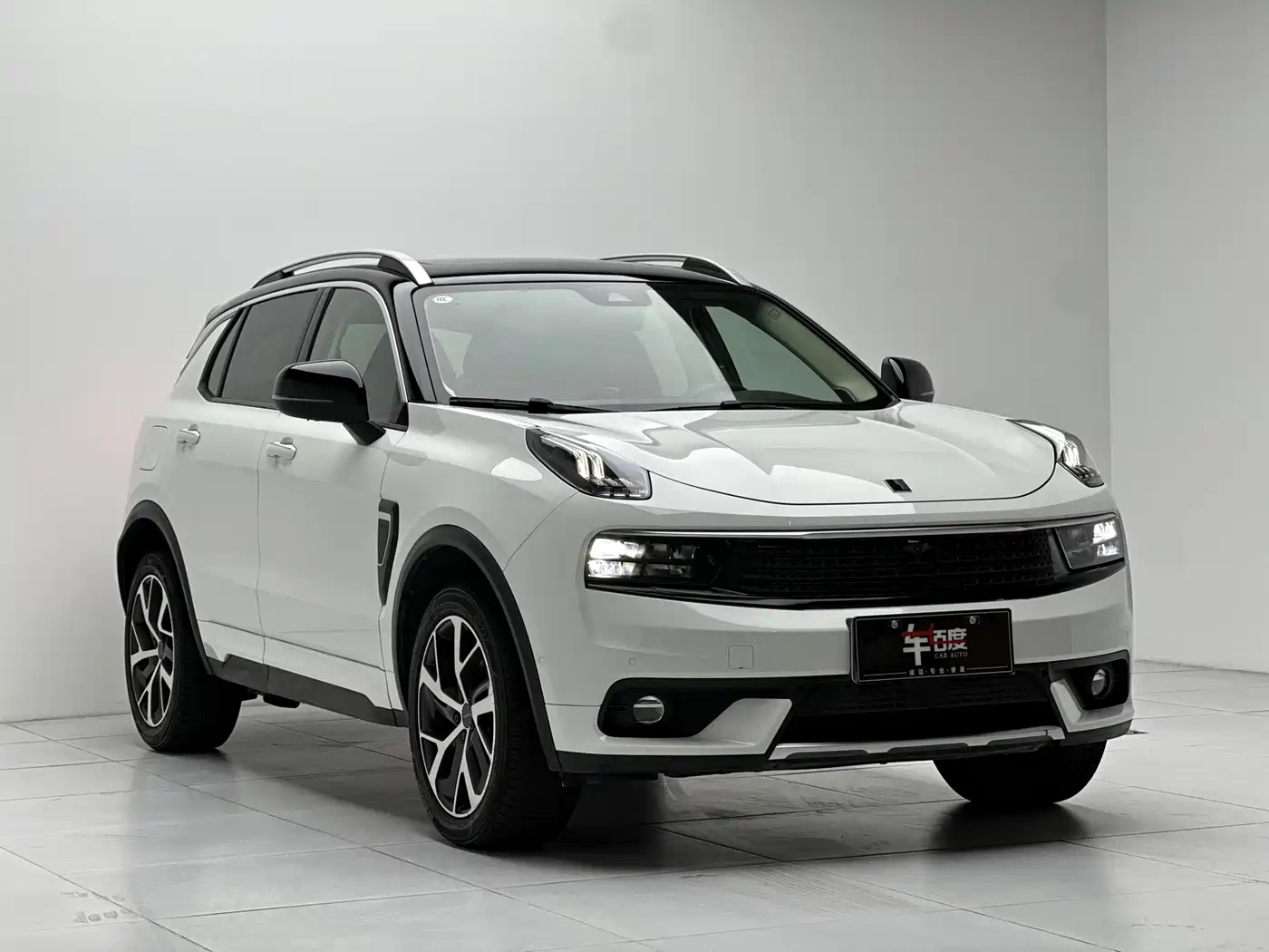 Lynk & Co 01 2017 2.0T AWD Pro фото 3