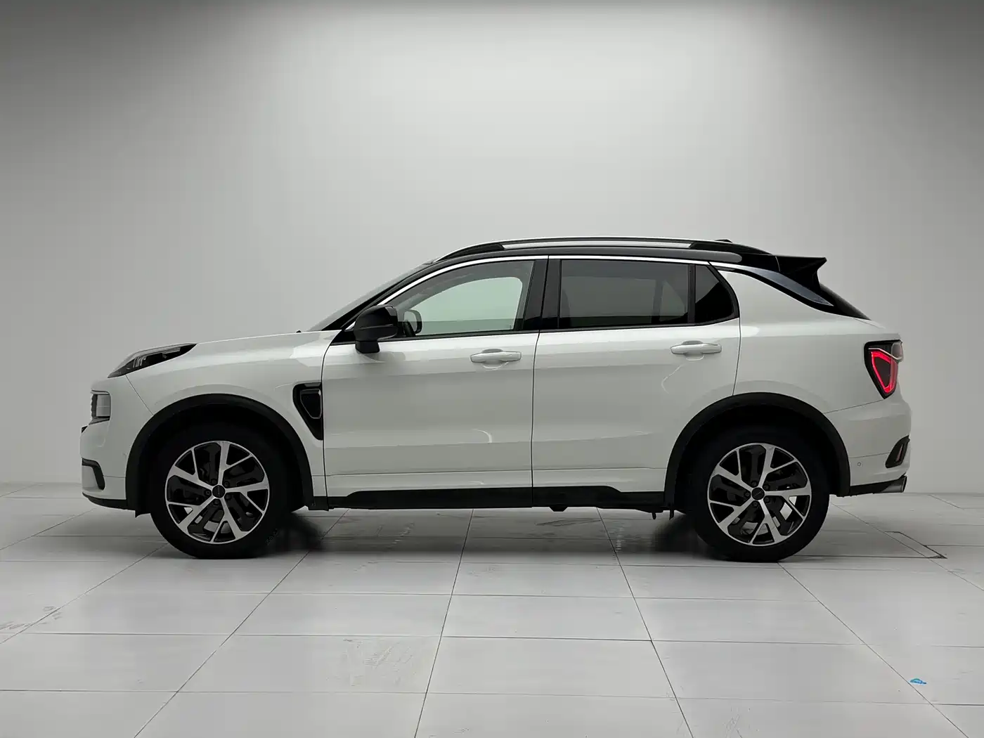 Lynk & Co 01 2017 2.0T AWD Pro фото 24