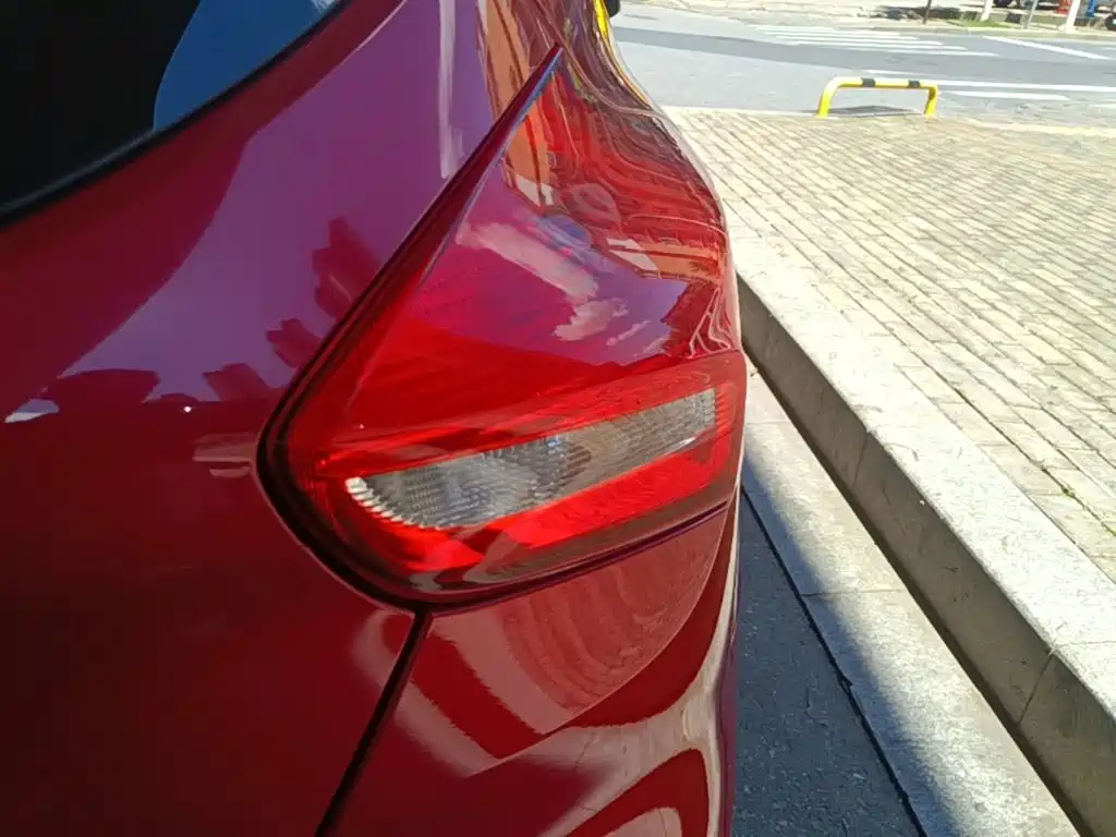 Фото 8 - Ford Focus
