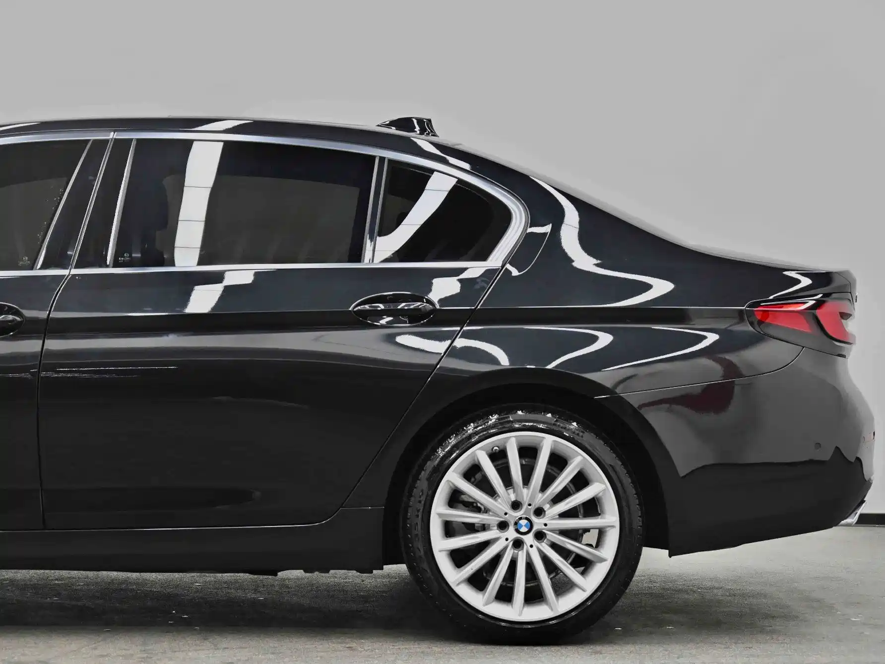 صورة 27 - BMW 5 Series