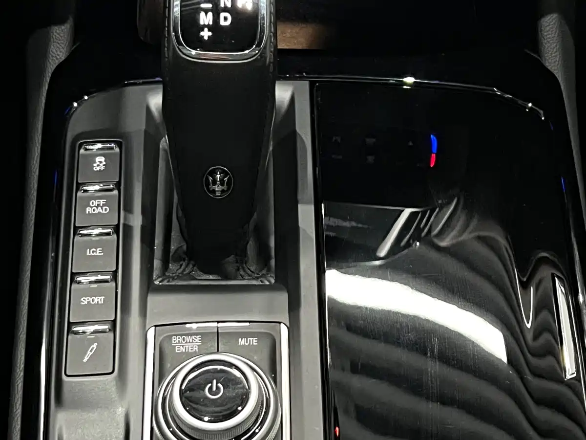 Photo 12 - Maserati Levante