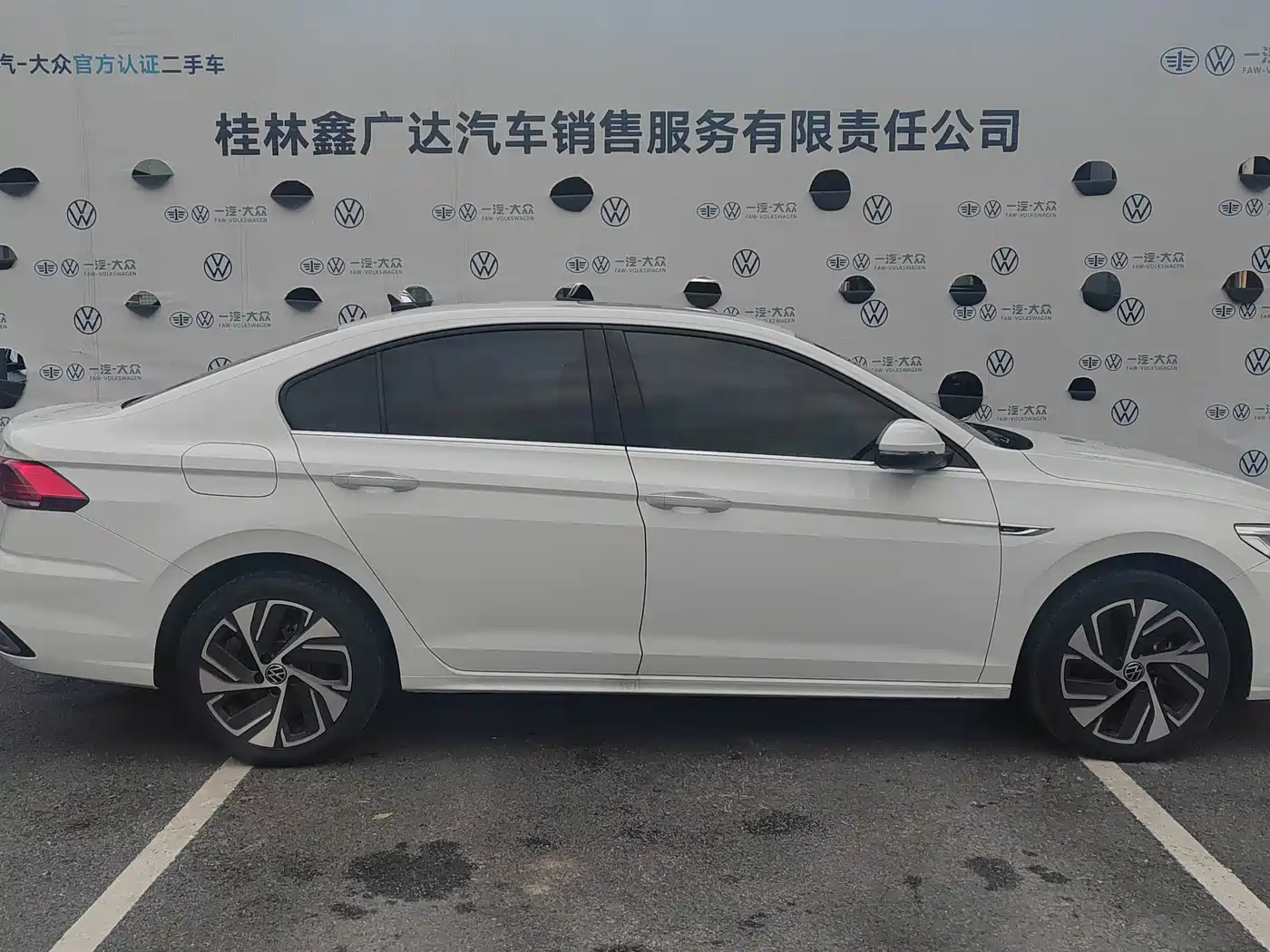 Volkswagen Bora 2024 300TSI DSG Premium Ride Edition фото 3