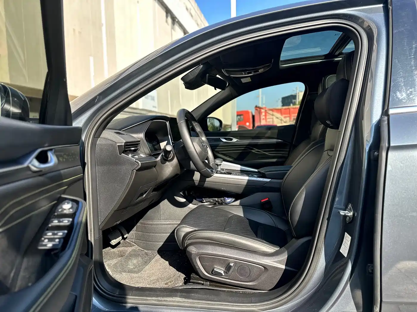 Фото 3 - Geely Preface