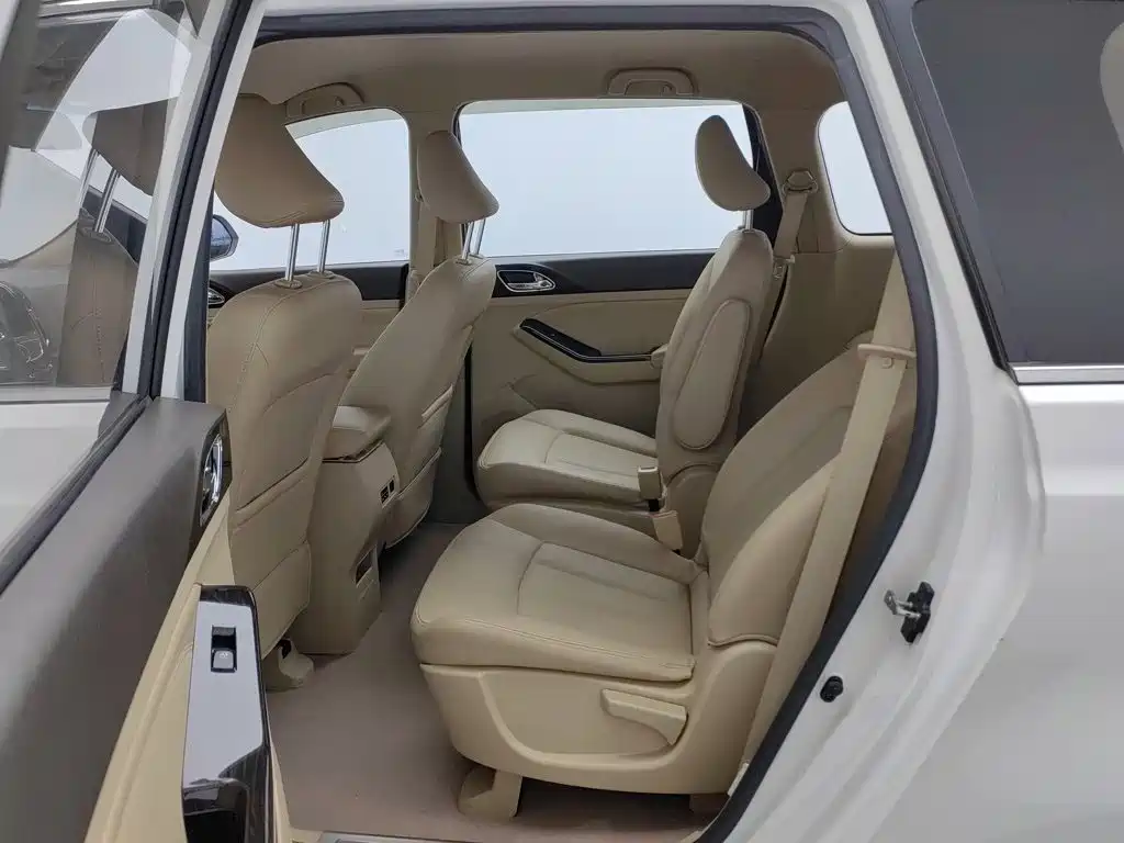 Baojun 730 2015 2015 1.8L Manual Comfort ESP Edition 7-seater