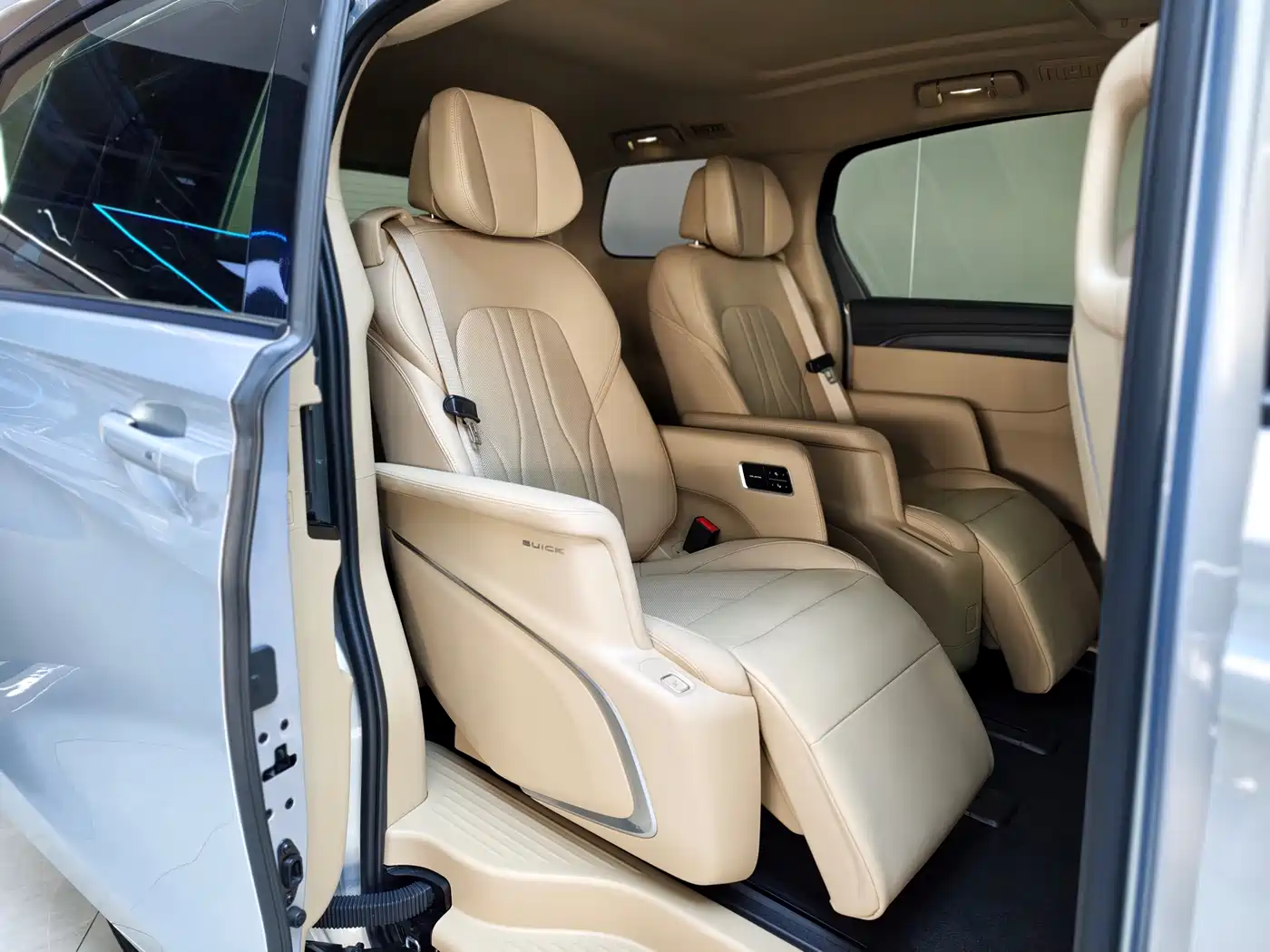 BUICK GL8 NEW ENERGY