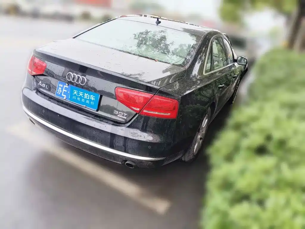 Photo 2 - Audi A8