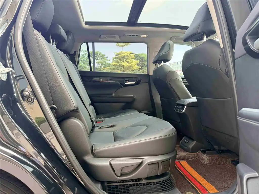 Toyota Highlander 2023 2.5L Smart Hybrid Dual Engine FWD Premium 7-Seater фото 16