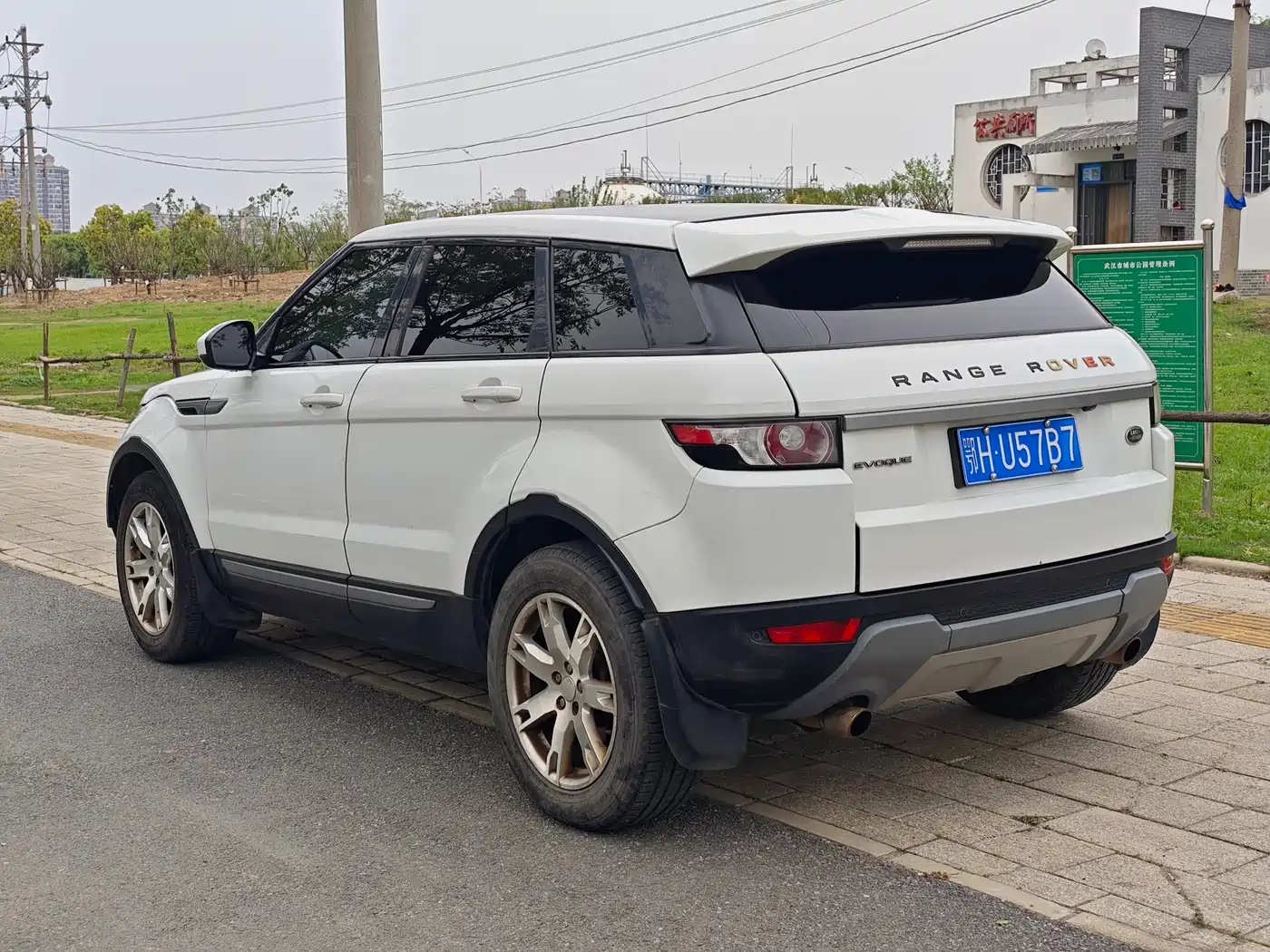 Land Rover Range Rover Evoque (Import) 2014 2.0T 5-door Brilliance Premium фото 9