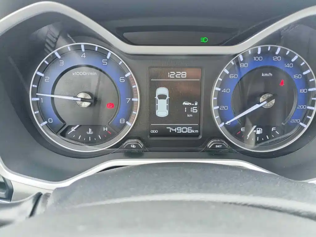 Фото 4 - Geely Vision X3