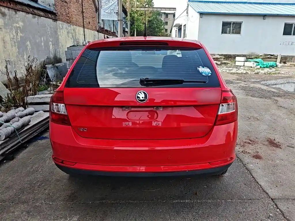 Škoda Skoda Rapid Spaceback 2016 Facelift 1.6L Automatic Forward Edition фото 6