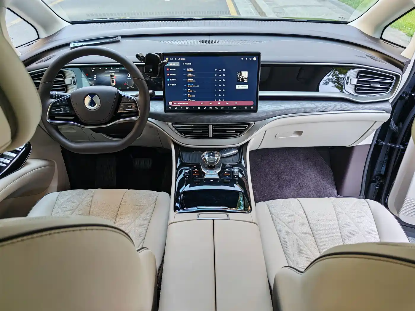 Denza D9 2026 2024 DM-i 980 AWD Premium